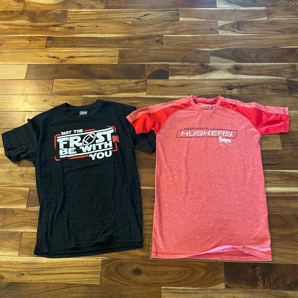 Lot of 2 Men’s Nebraska Huskers size small t-shirts - Picture 1 of 4